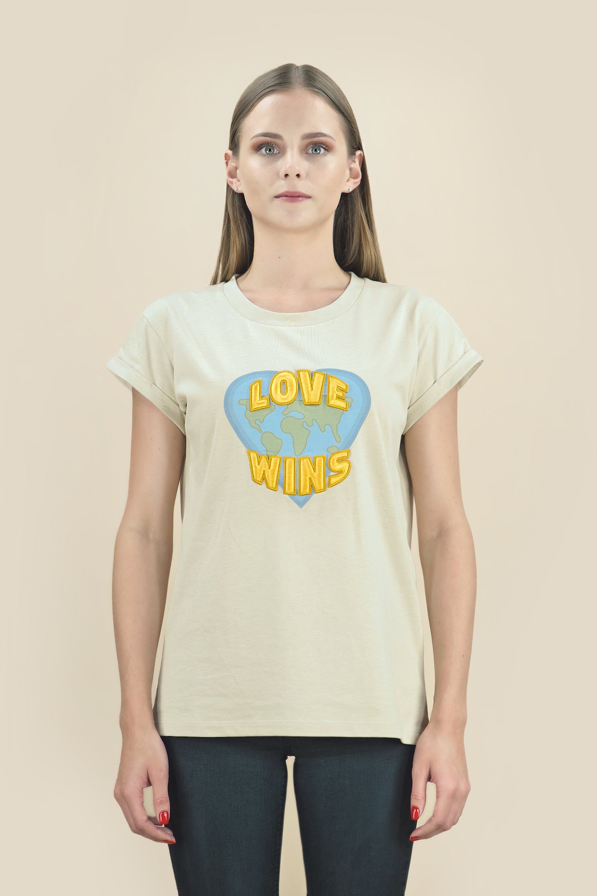 T-Shirt "LOVE WINS" - champagner
