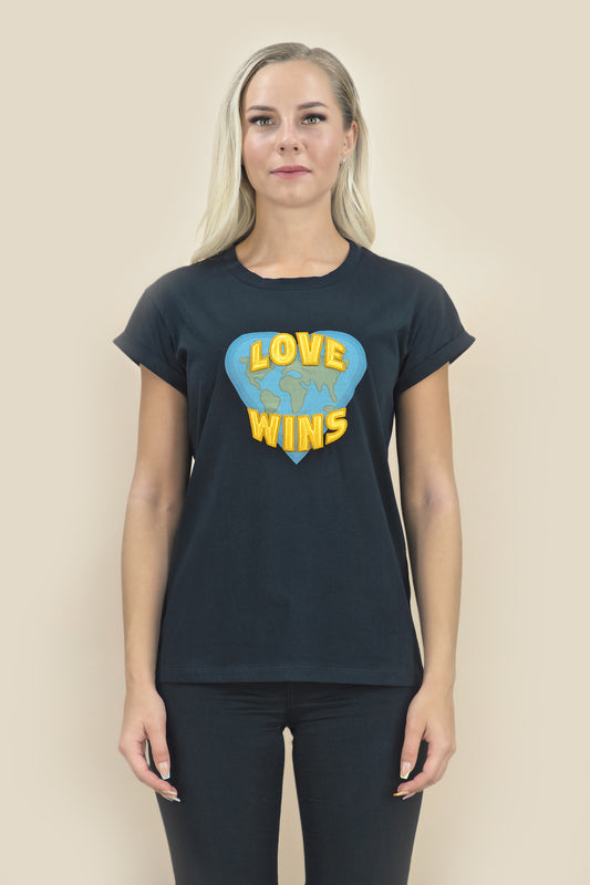 T-Shirt "LOVE WINS" - black