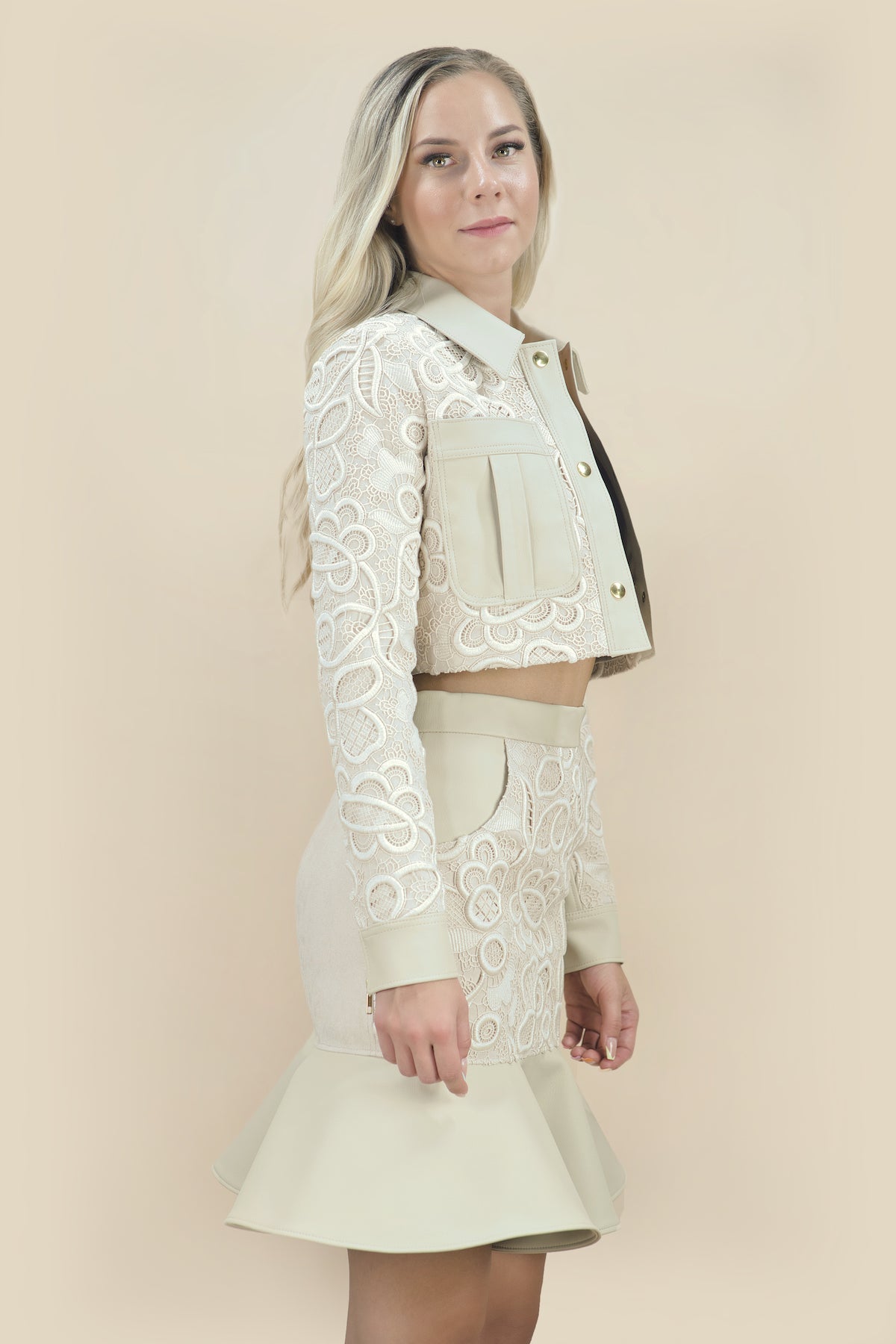 Luxuriöse Jacke aus Spitze "JARDIM" - beige - Manuel Essl Design