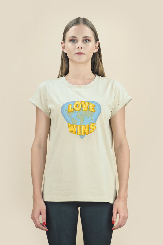 T-Shirt "LOVE WINS" - champagner - Manuel Essl Design